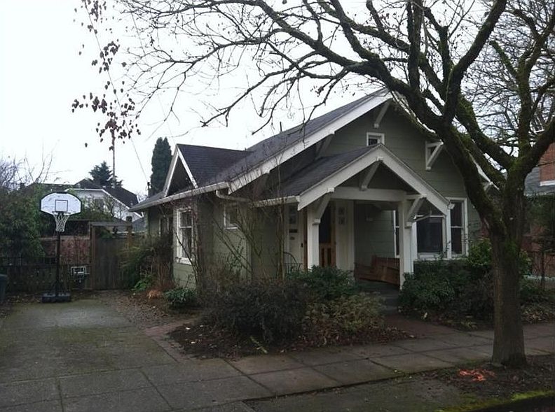 2nd image of 1014 SE Miller St