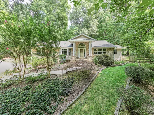 206 Camellia Way, Laurel Park, NC 28739