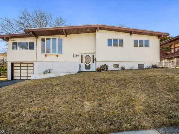 33 Hemlock Rd, Rockaway Boro, NJ 07866