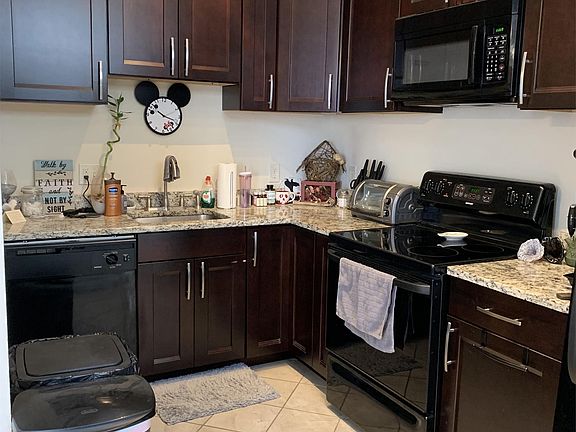 2nd image of 440 S Fairmount St #10955078