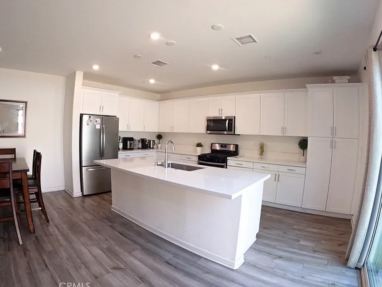 1002 W Buttercup Ln — Photo 3