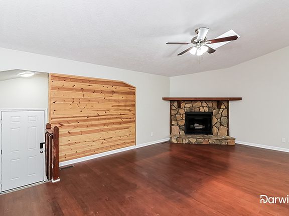 3rd image of 2979 Lowe Trl NE