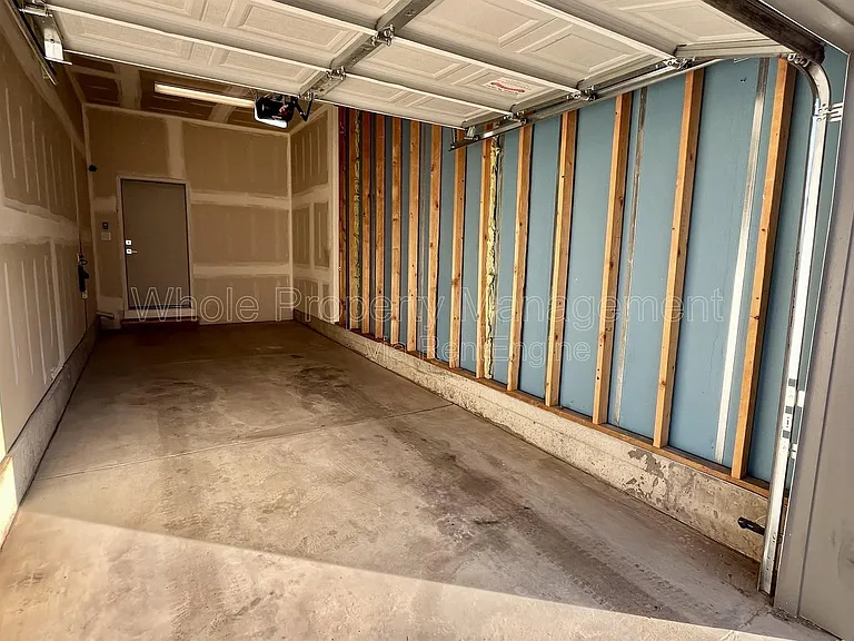 1547 Utica St — Photo 37
