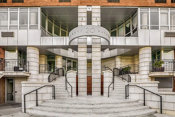 Sold by Redfin Real Estate | media 25