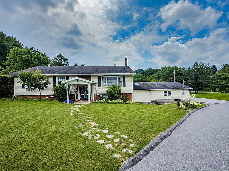 161 Pentagon Cir — Photo 1