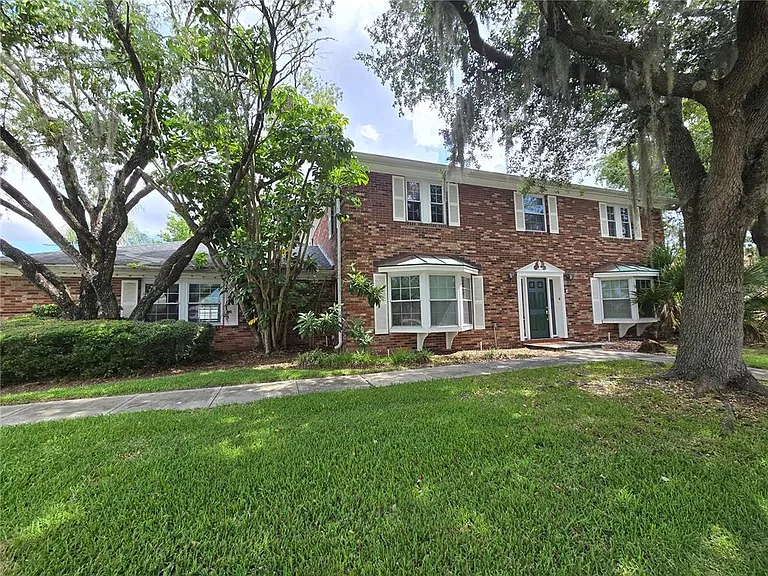 300 Cypress Creek Cir — Photo 1