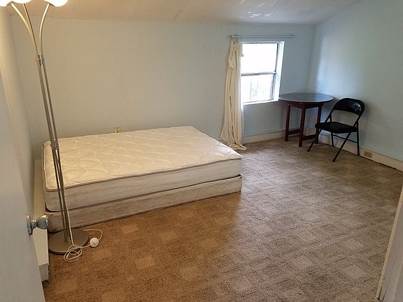 3rd image of 344 Oconnor St #A