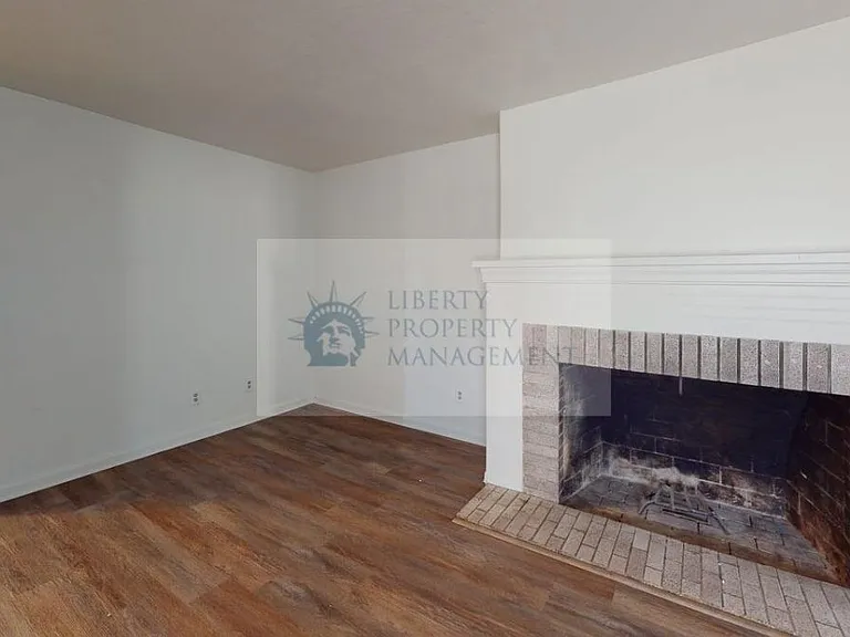 1725 W F St — Photo 9
