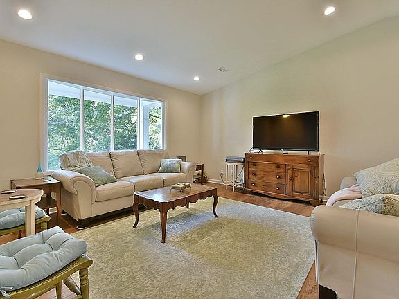 3rd image of 4205 Pleasantwood Dr