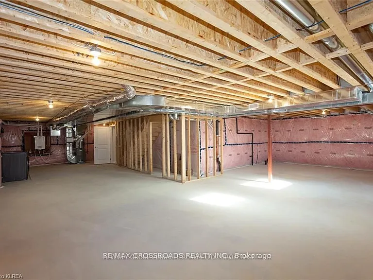 535 Macintosh Grv — Photo 24