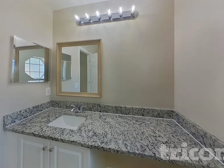 312 Colony Ct — Photo 9