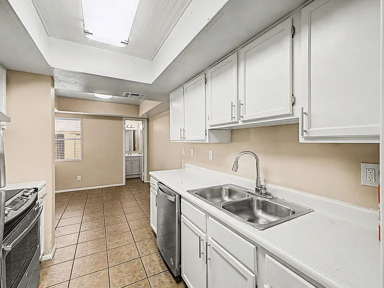 5847 N 48th Dr — Photo 8