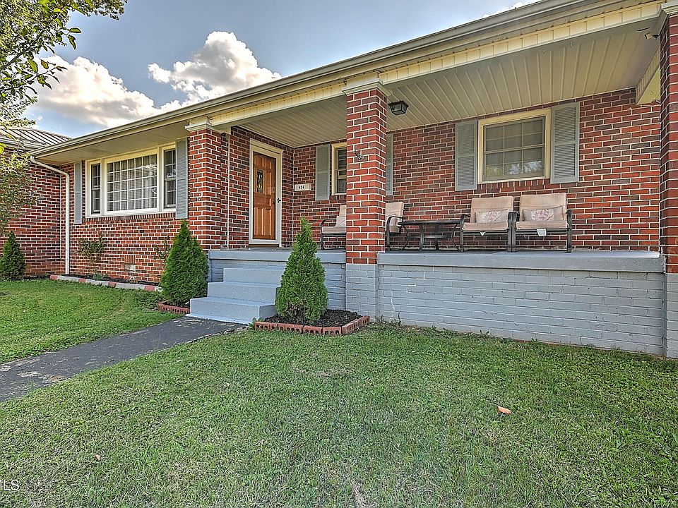 1st image of 454 Douglas St