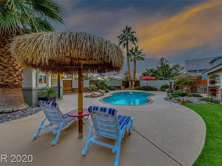 2535 Holman Cir — Photo 9