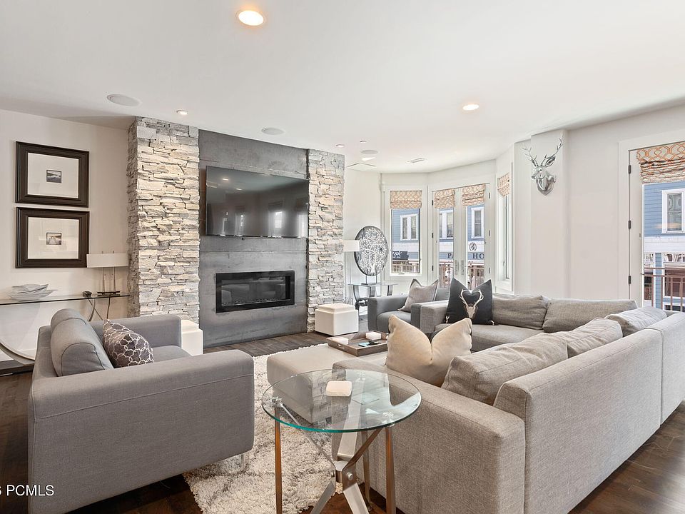 1st image of 614 Main St #201