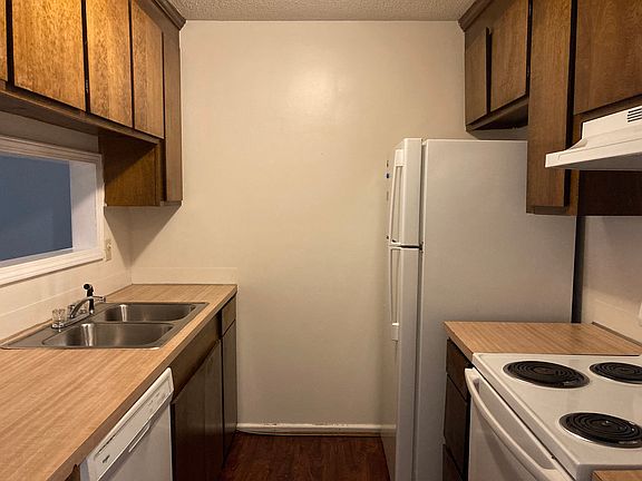 2nd image of 4301 Lexington Way