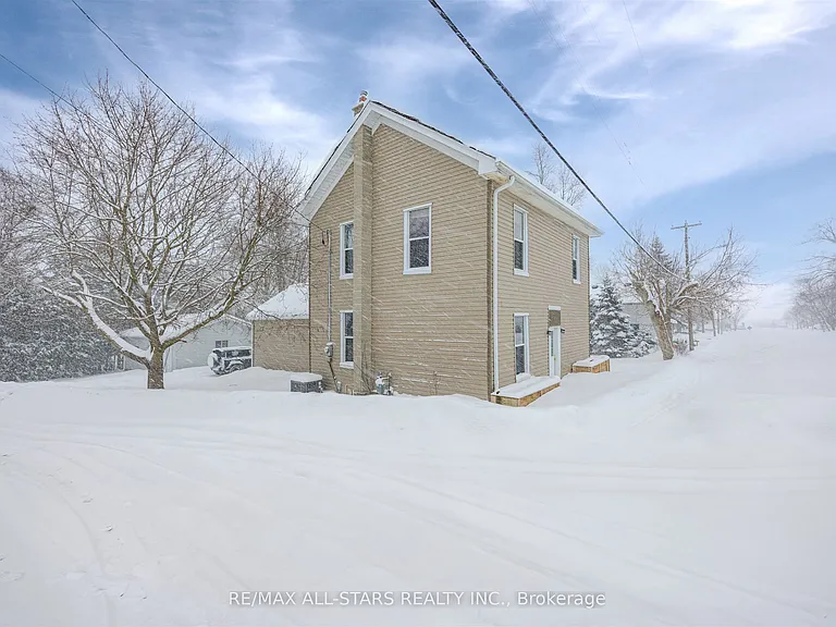 21 Albert St S — Photo 1