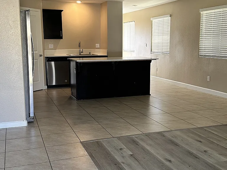 750 Newton Ct — Photo 8