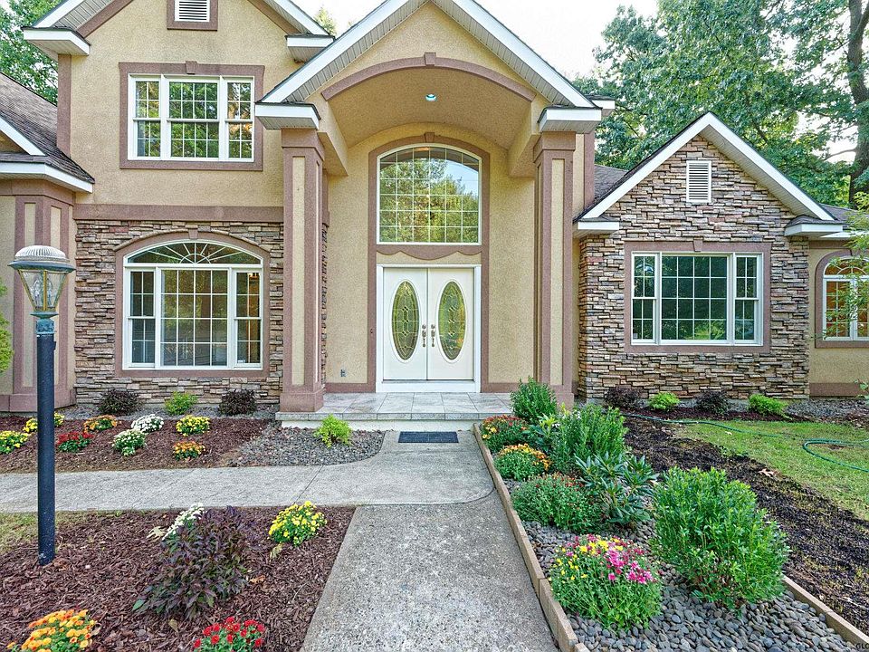 1st image of 18 Siena Dr