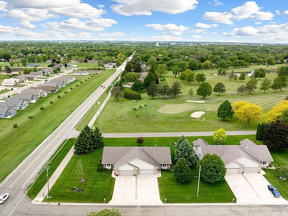 2nd image of 410 Hazeltine Pl NE