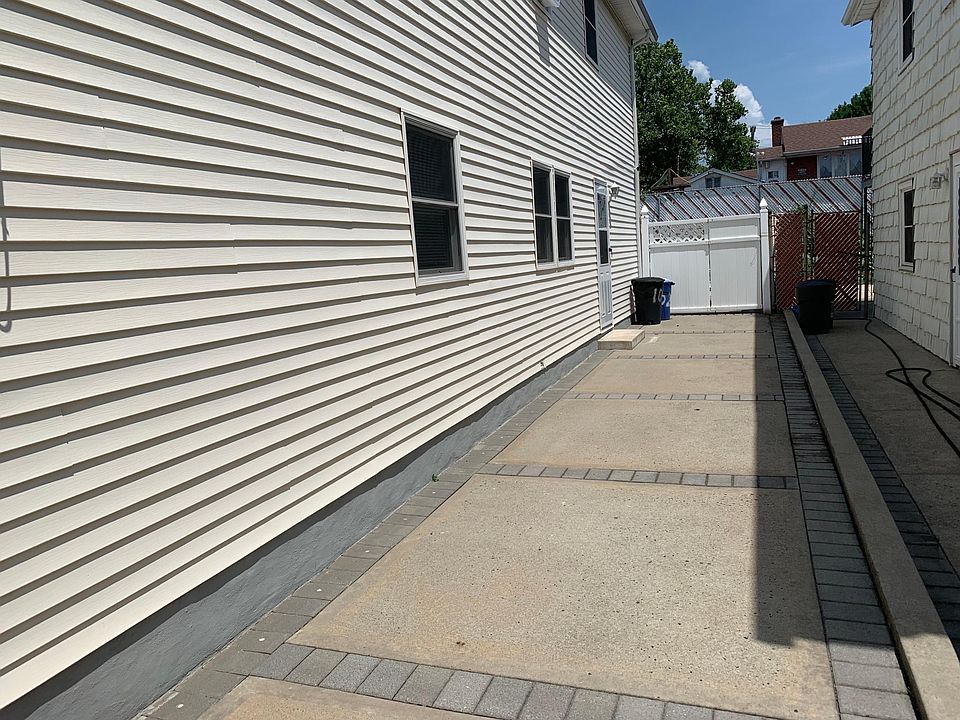 1st image of 102 Escanaba Ave