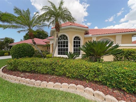 3rd image of 8647 Woodbriar Dr