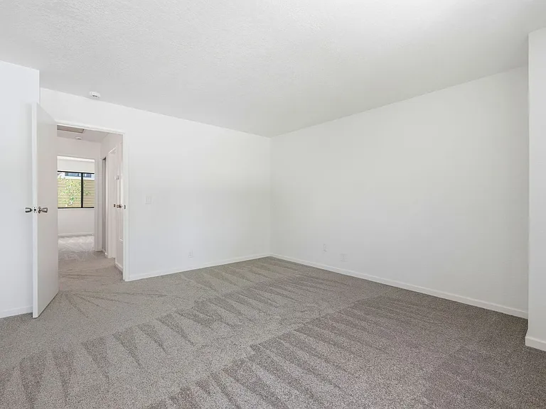 721 Center Ave — Photo 17
