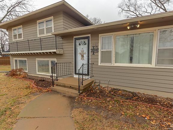 2nd image of 1007 Scott Ave