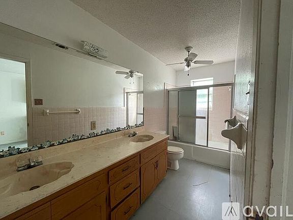 2nd image of 521 E Sprague St #4