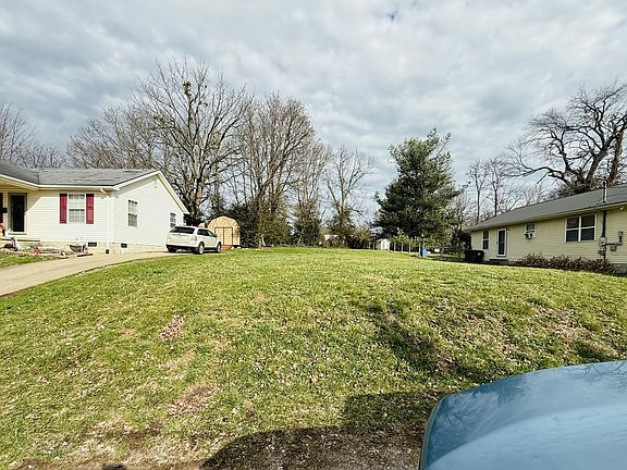 5th image of 217 Montgomery Ave