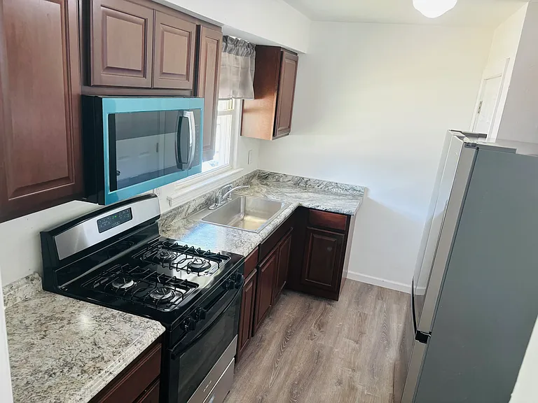 1410 E Madge Ave — Photo 2