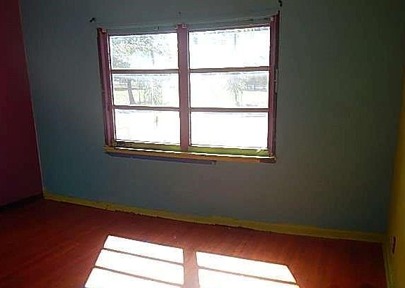 5th image of 402 S A St