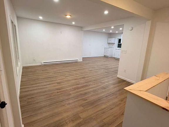 4th image of 837 Bradt St #2
