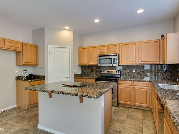 3rd image of 10224 W Hilton Ave