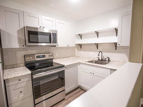 2nd image of 1119 E Moody Ave