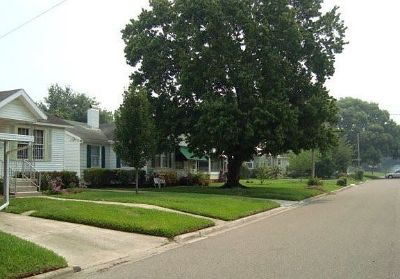 3rd image of 3644 Dellwood Ave