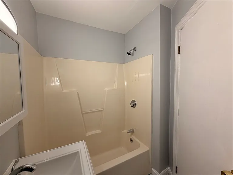 394 Riverway #10 — Photo 7