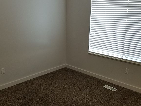 3rd image of 372 E 200 S #382