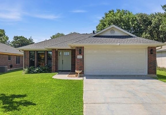 2nd image of 1430 Cedarcrest Ln