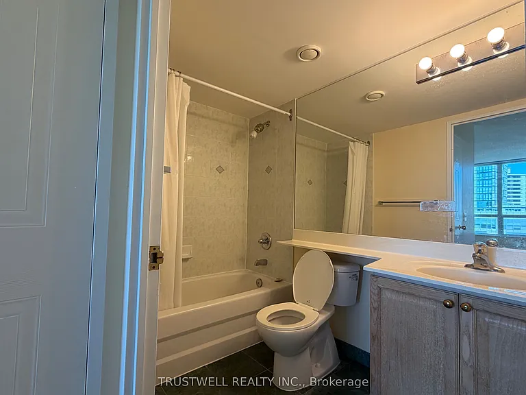 238 Doris Ave #902 — Photo 4