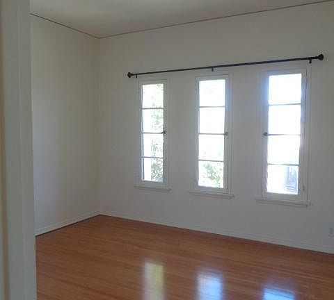 5th image of 219 Quincy Ave APT 3