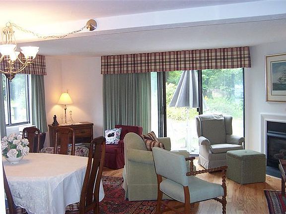 3rd image of 106 Crescent Lane #106