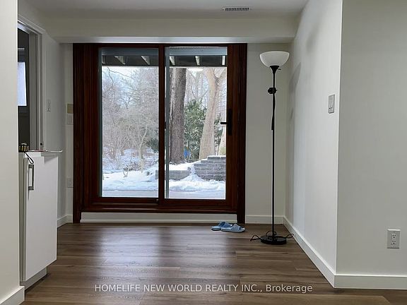 4th image of 929 Clarkson Rd S