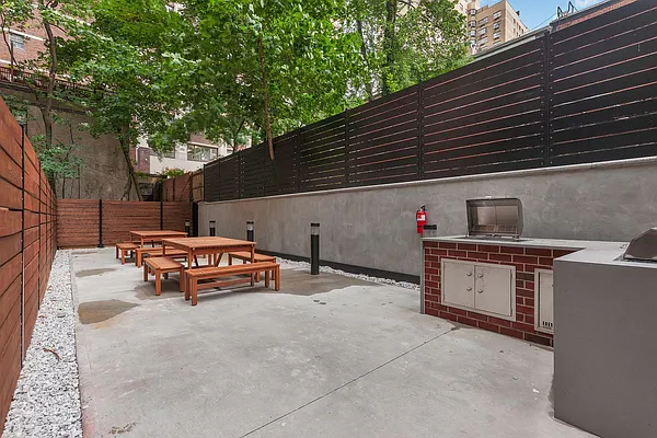 Rented by Cooper & Cooper Real Estate | media 23