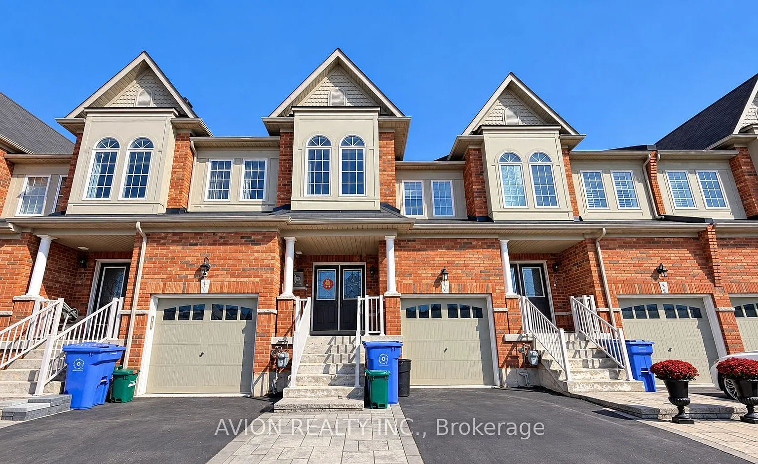 3 bed, $3,200 — Photo 2