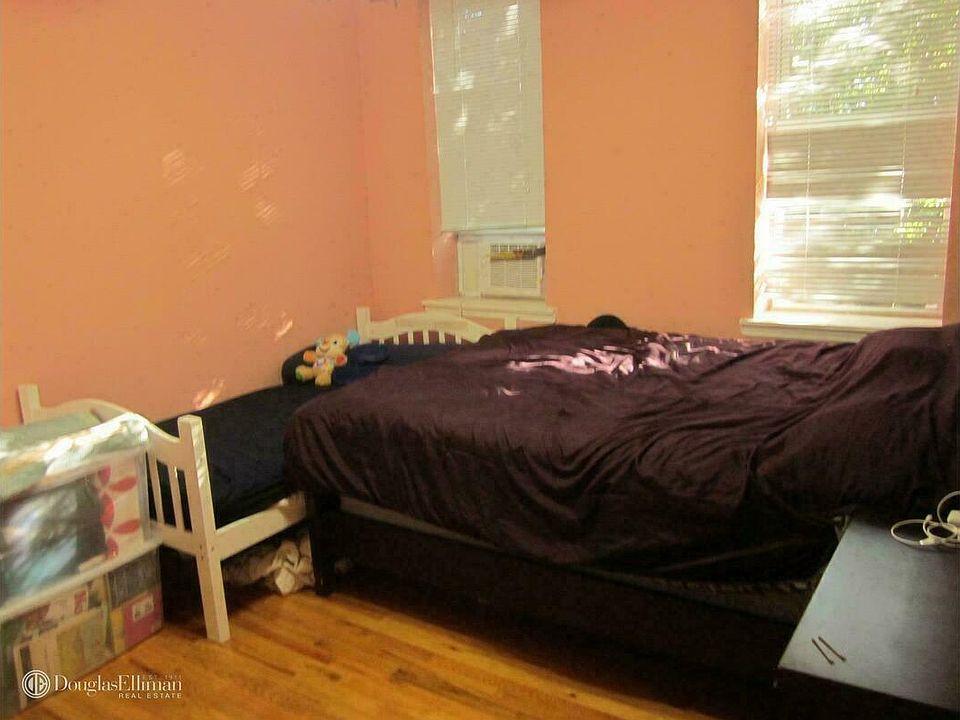 2nd image of 557 Woodward Ave APT 2L