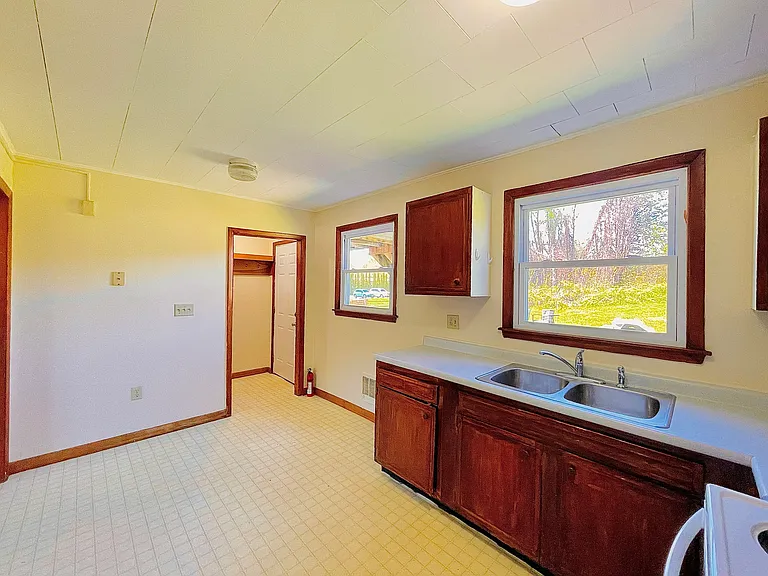 72 Heineberg Dr #100 — Photo 2