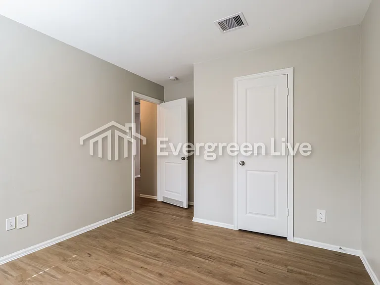 715 Hackberry Branch Ct — Photo 8