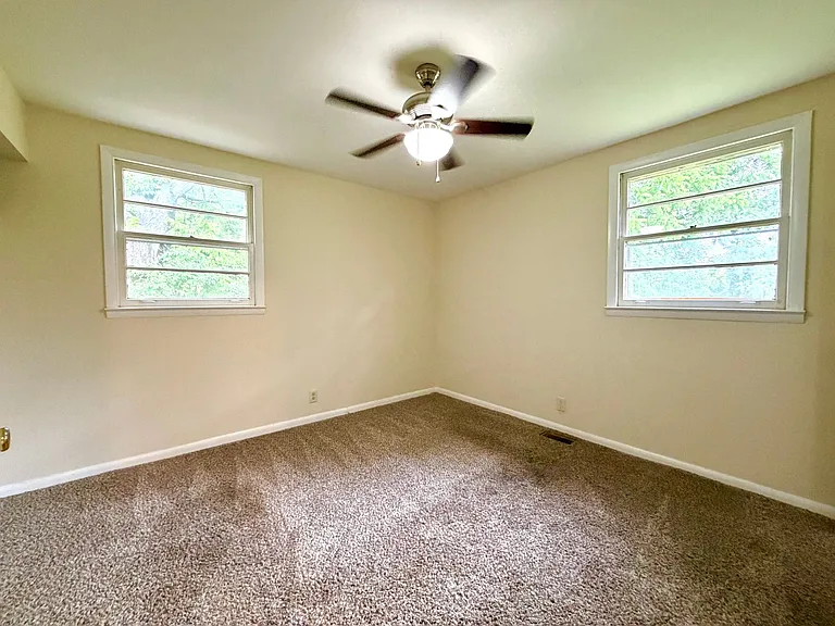 221 Mills Dr — Photo 9
