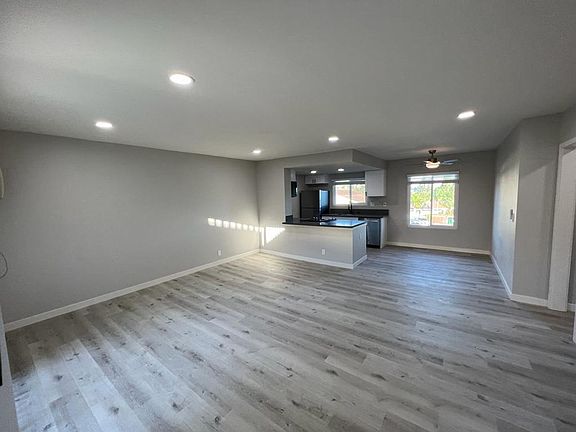 2nd image of 4490 Collwood Blvd APT 28